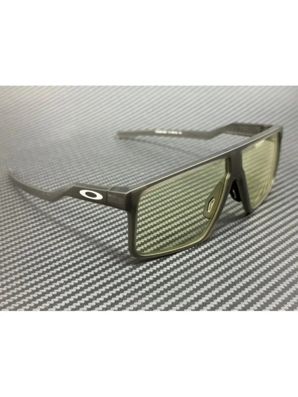 New Oakley Men Matte Grey Smoke Sunglasses 61-9-146
